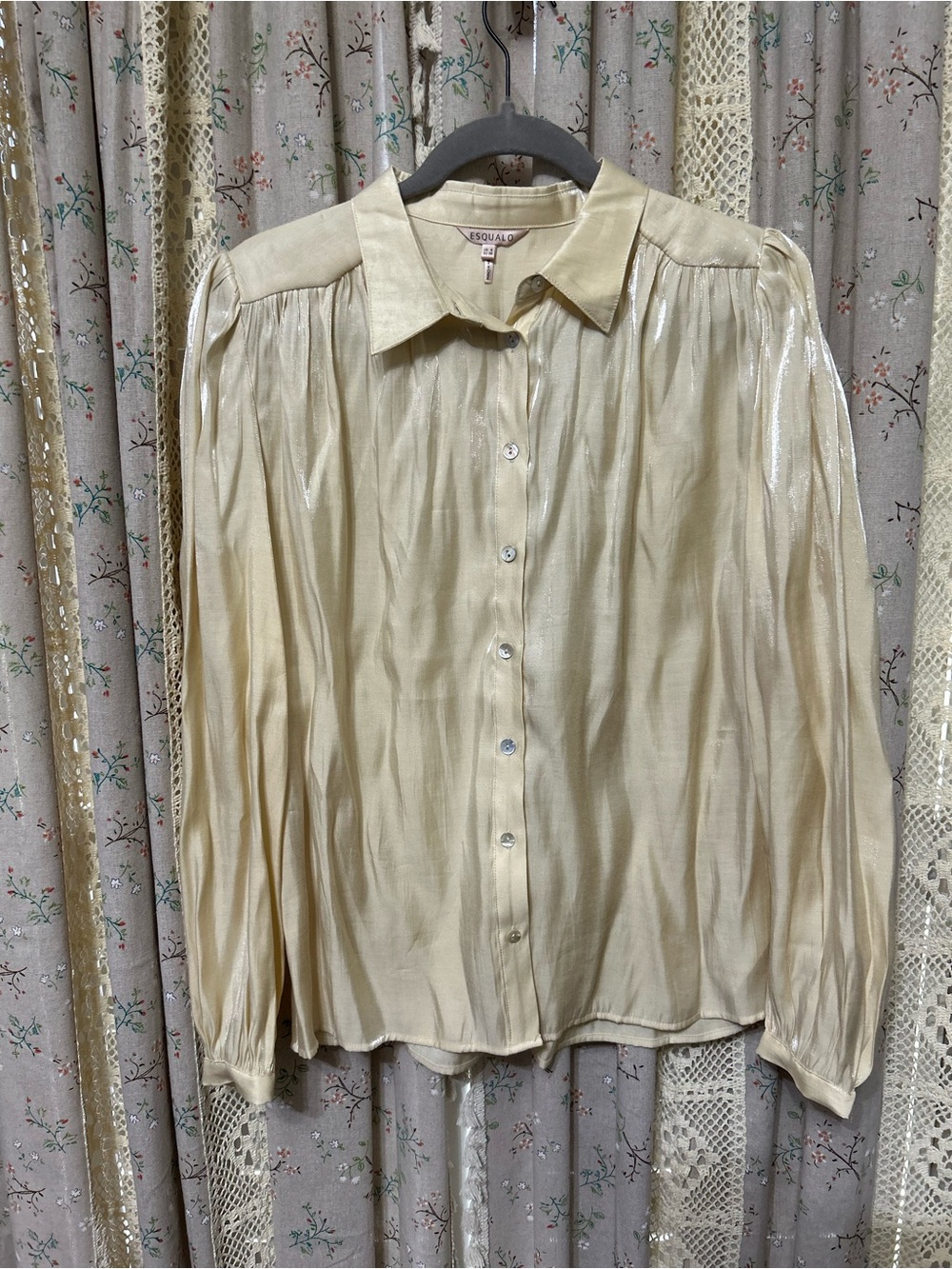 EsQualo Champagne Shimmer Blouse US 6 Metallic Puff Sleeve Button Up